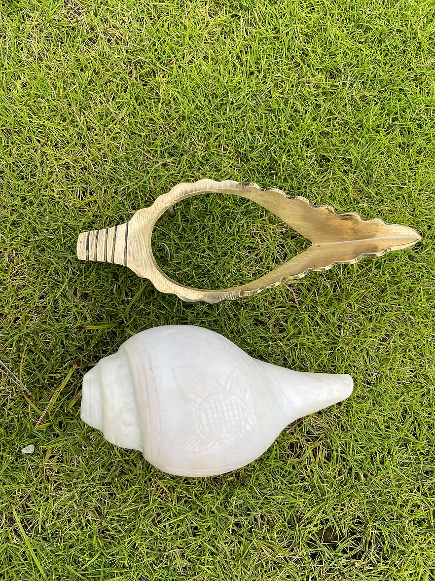 Shankh Stand (Conchshell Stand)